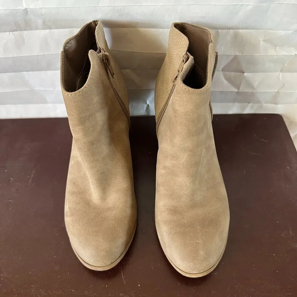 Me Too Tan Ankle Booties – Women’s Size 7